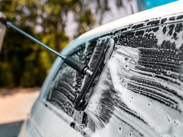 czyszczenie auta myjką